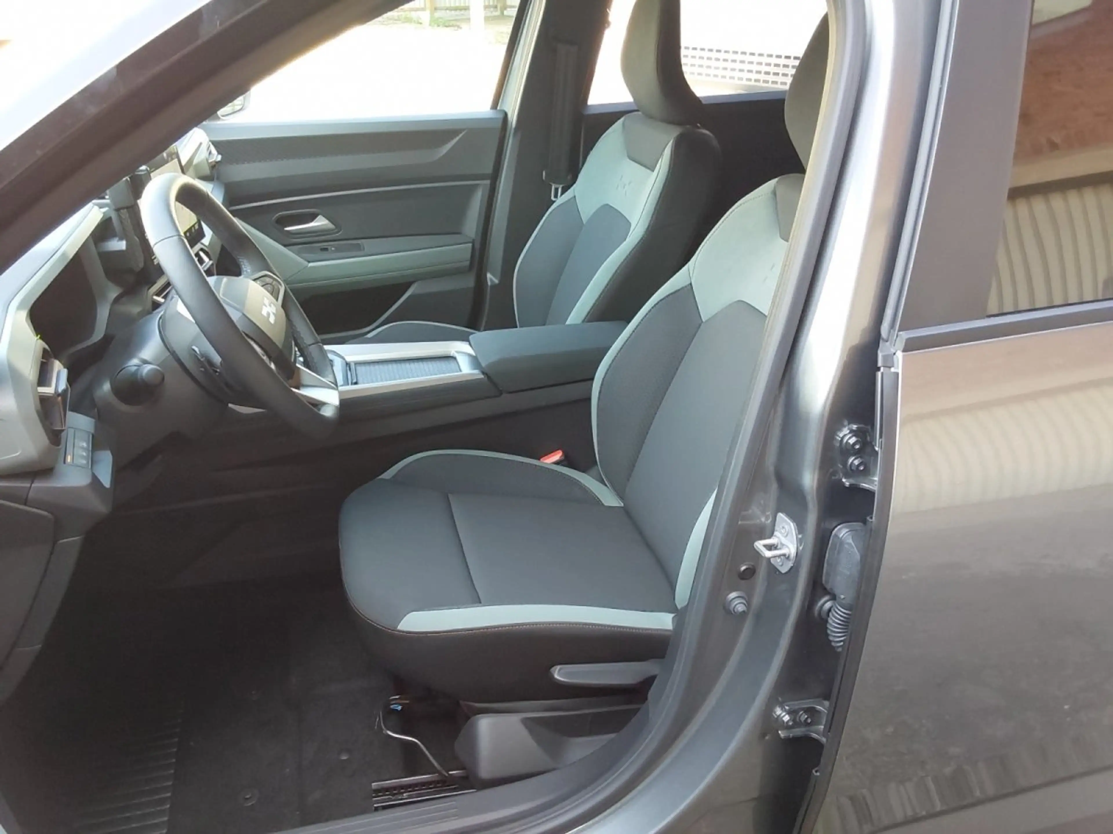 Dacia Bigster Hybrid-G 150 4x4 Extreme — photo 8