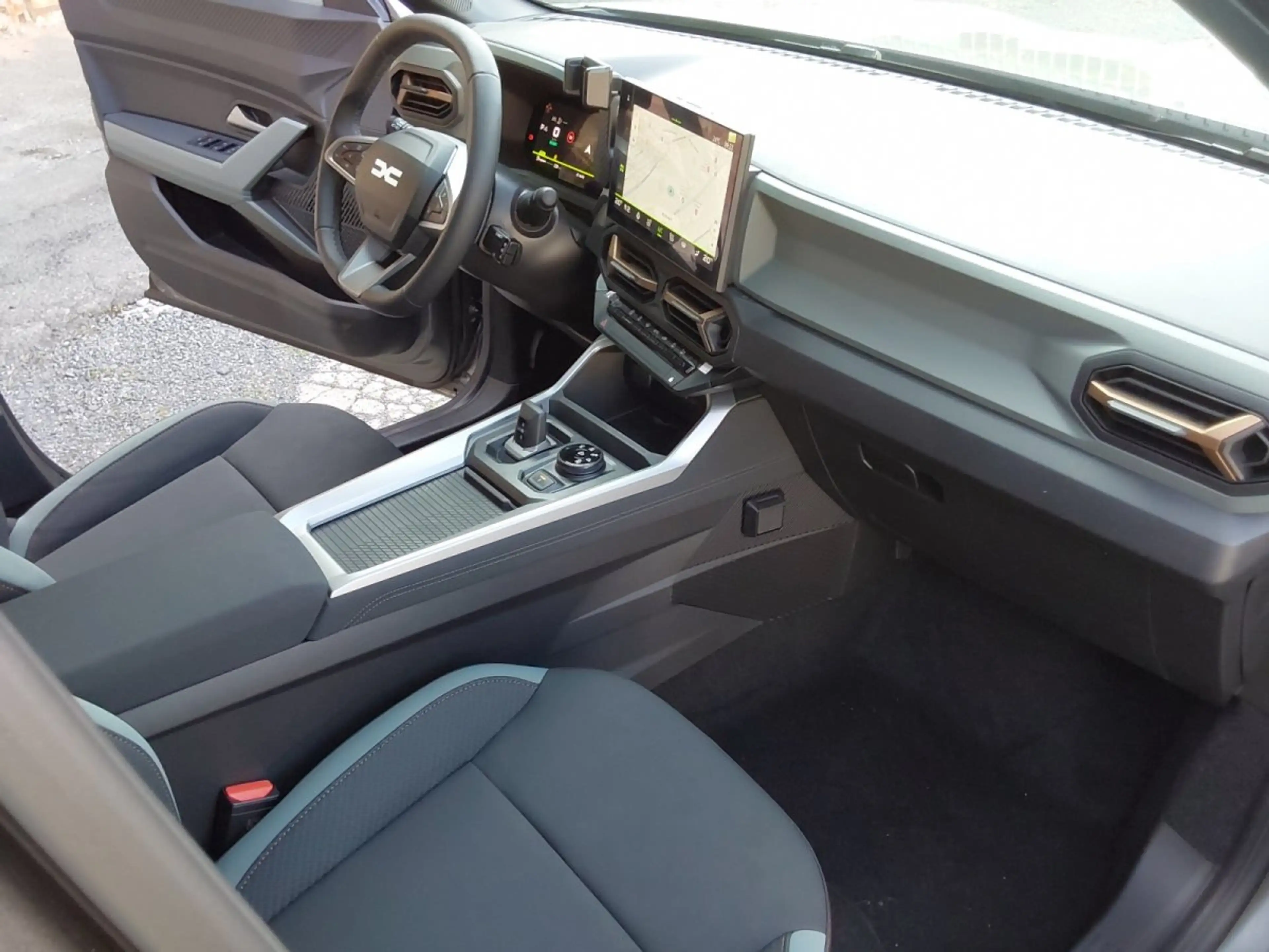 Dacia Bigster Hybrid-G 150 4x4 Extreme — photo 9