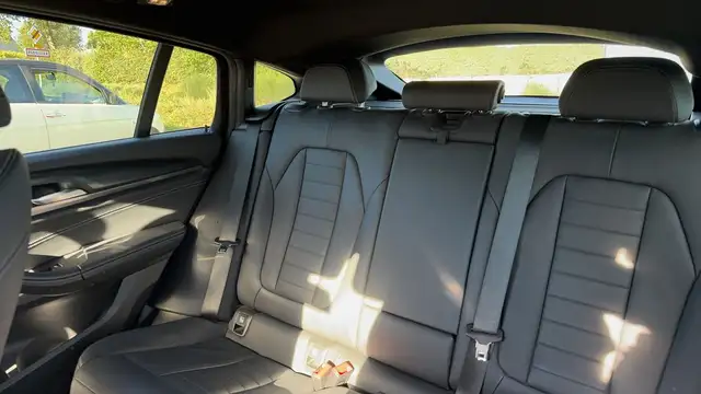 BMW X4 view 9