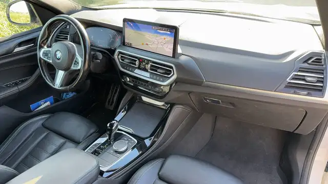 BMW X4 view 10