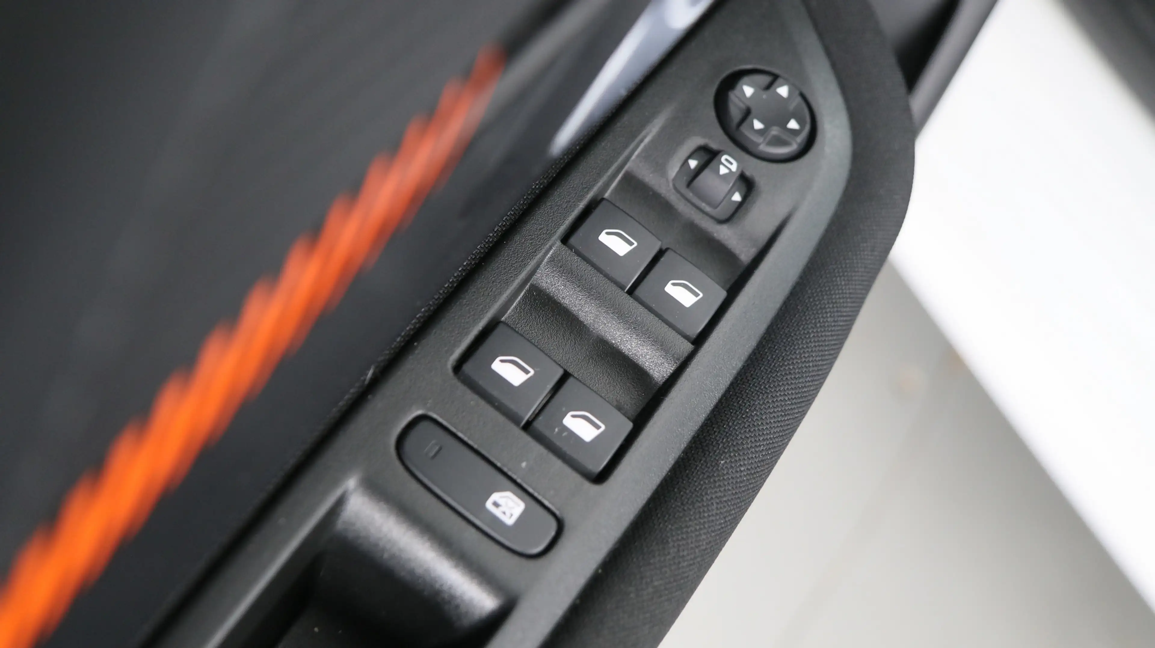 Peugeot e-208 EV Active Pack 50 kWh / Navigatie / Cruise Control — photo 15