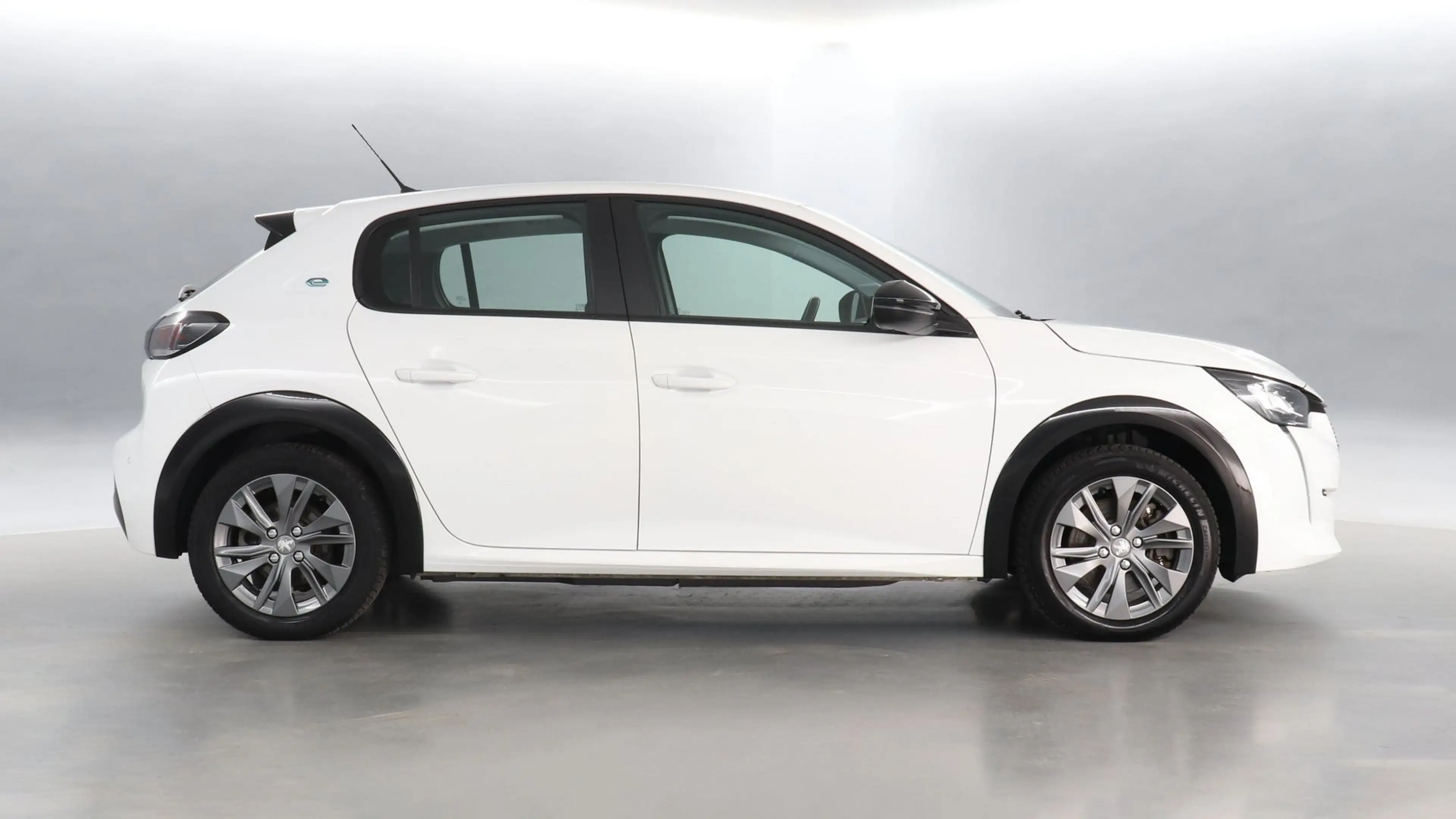 Peugeot e-208 EV Active Pack 50 kWh / Navigatie / Cruise Control — photo 12