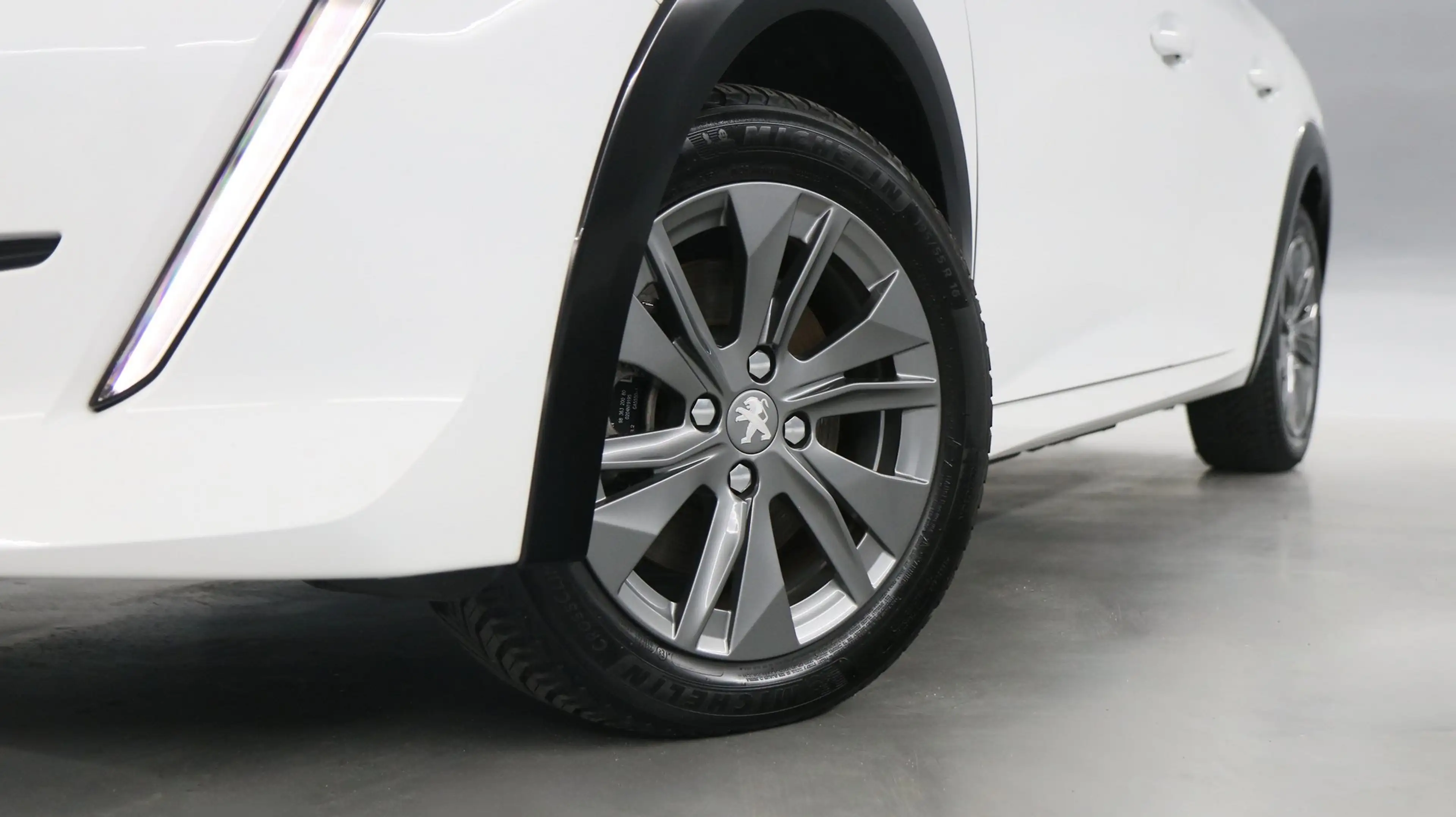 Peugeot e-208 EV Active Pack 50 kWh / Navigatie / Cruise Control — photo 14