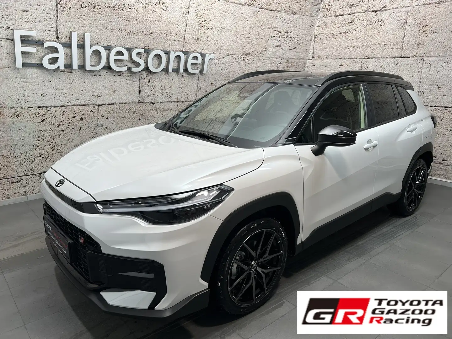 Toyota Corolla Cross 2,0 Hybrid 4x4 GR Sport Weiß - 1