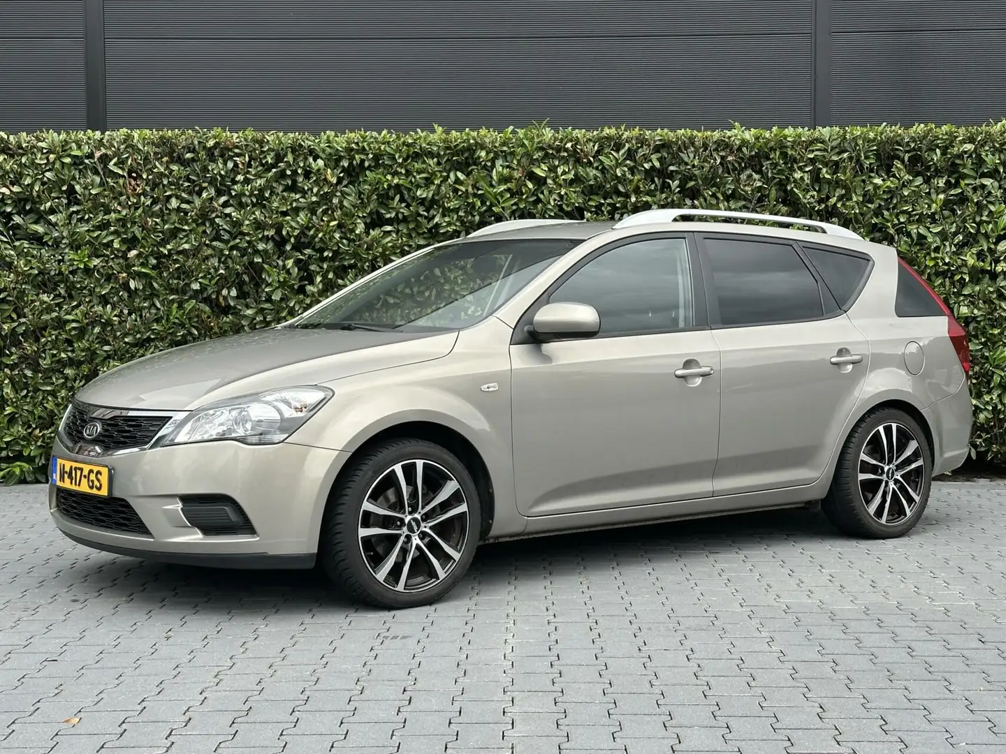 Kia Ceed / cee'd Sporty Wagon 1.6 CVVT X-TRA, FACELIFT, AIRCO, 17IN Grijs - 1