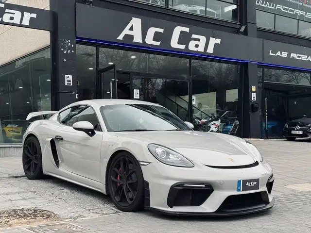 Porsche 718 Spyder Cayman GT4