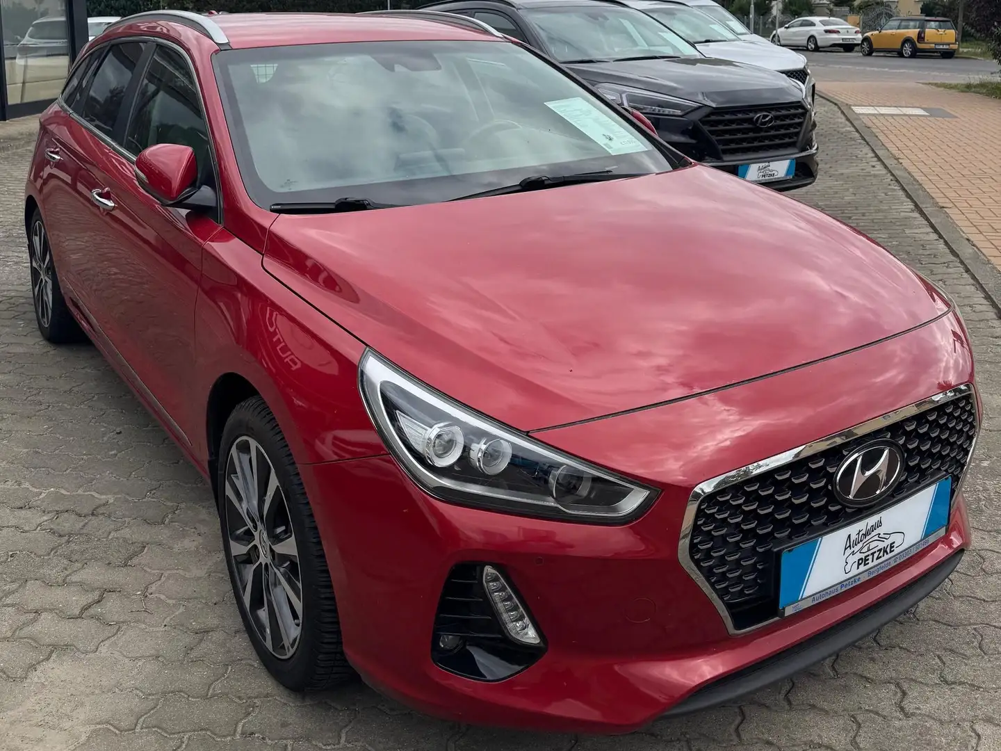 Hyundai i30 i30 Kombi1.4 T-GDI Premium Standheizung Rouge - 2