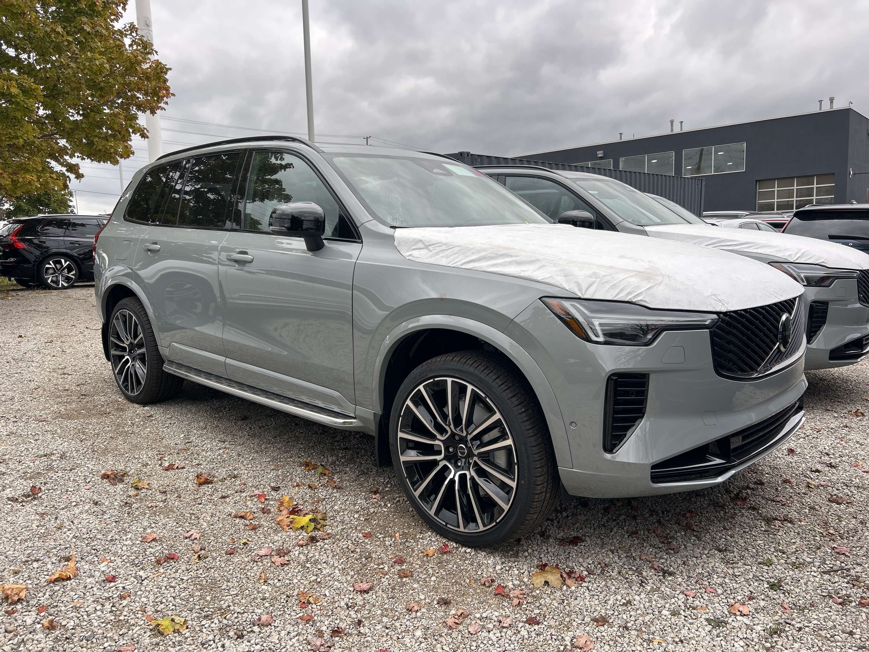 2026 Volvo XC90 B6 AWD Ultra Dark Theme 7-Seater alt 5