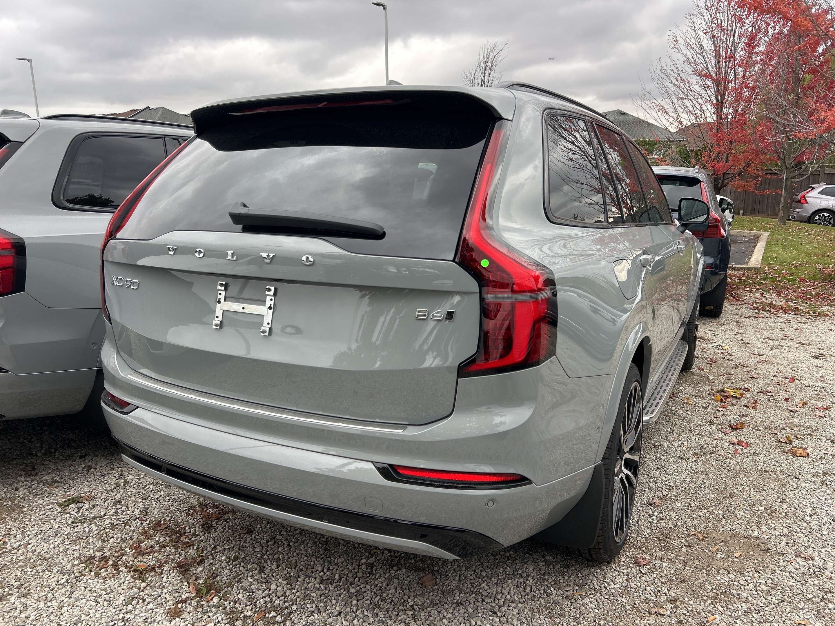 2026 Volvo XC90 B6 AWD Ultra Dark Theme 7-Seater alt 3
