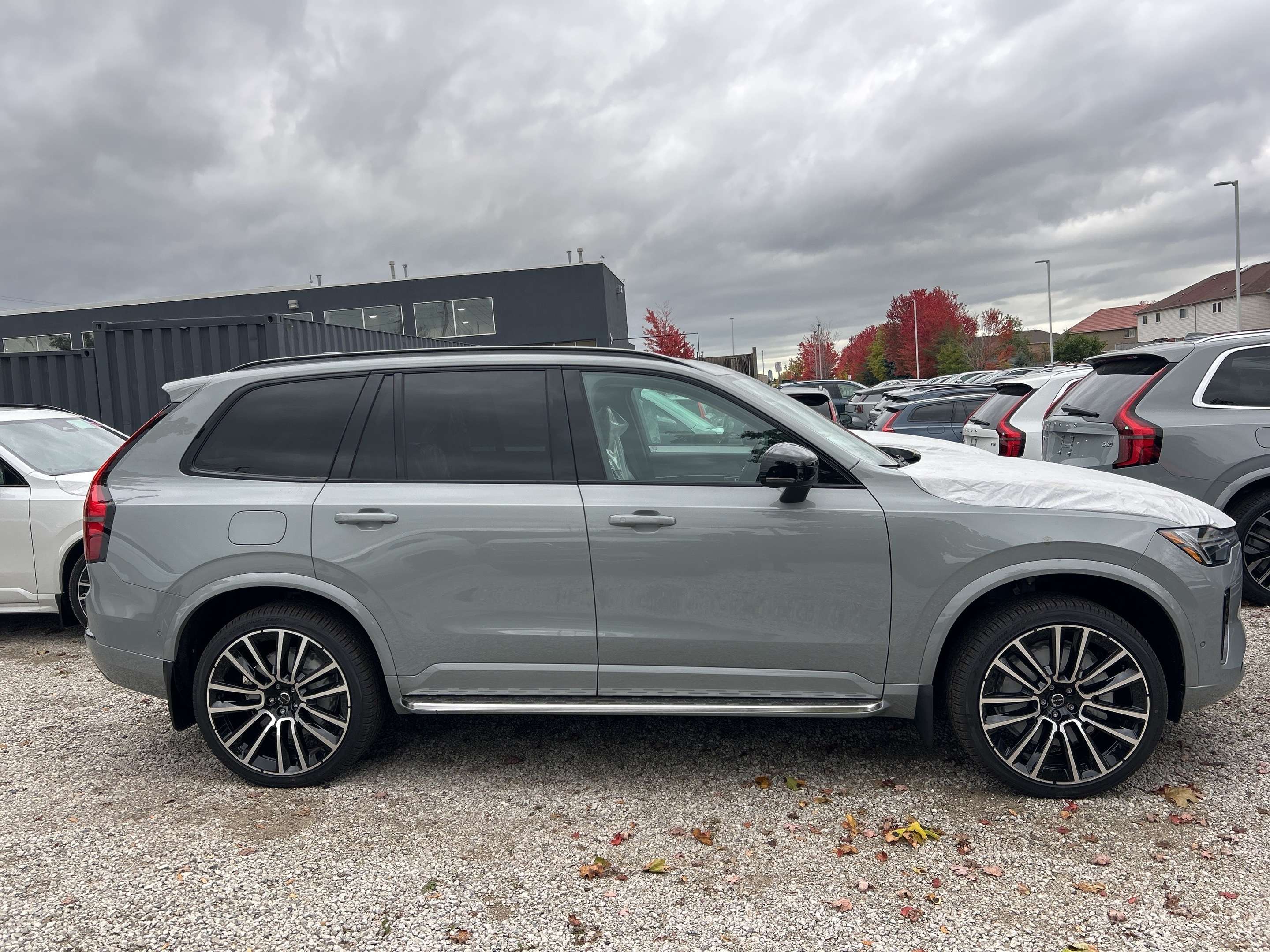 2026 Volvo XC90 B6 AWD Ultra Dark Theme 7-Seater alt 4