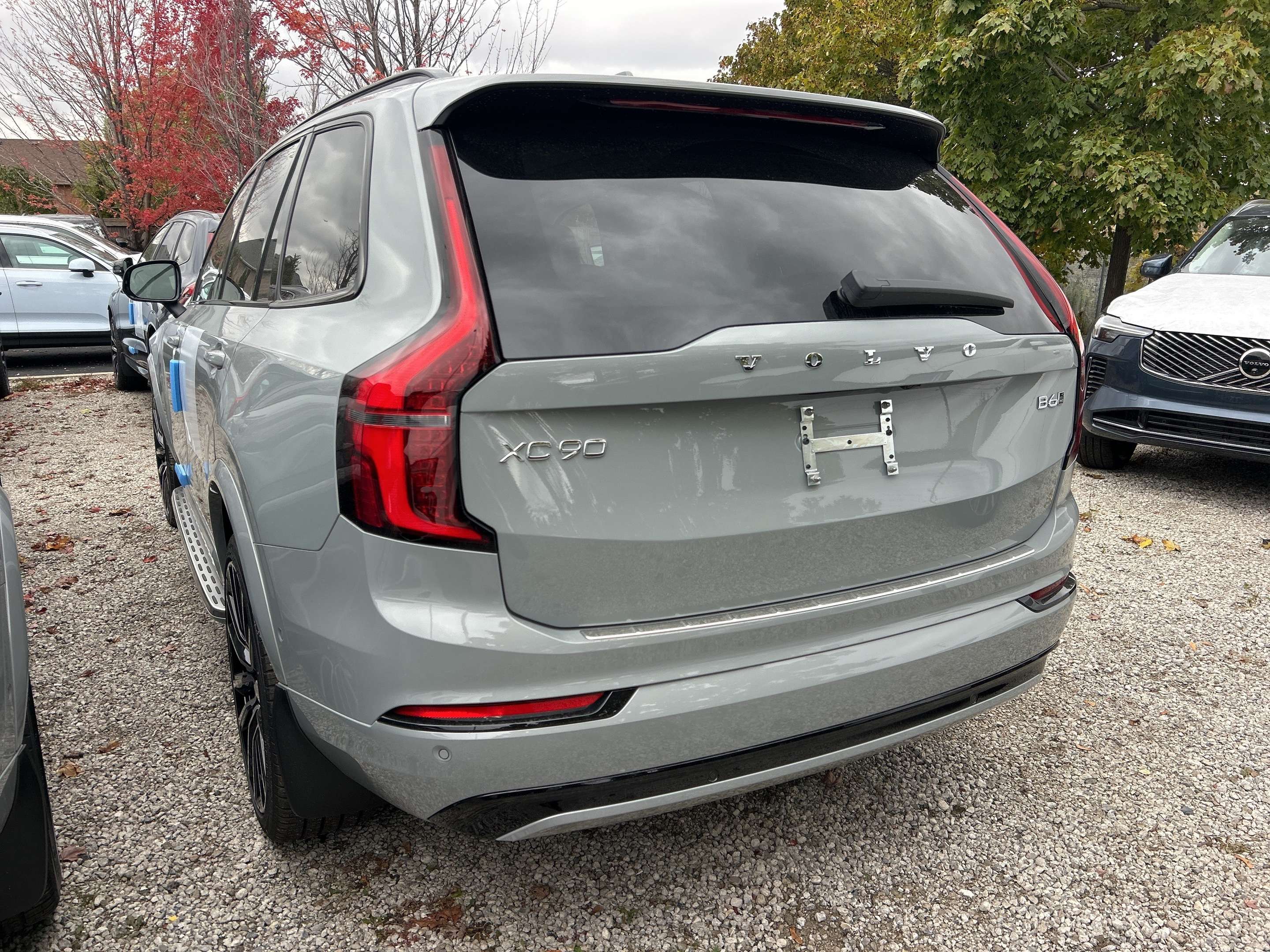 2026 Volvo XC90 B6 AWD Ultra Dark Theme 7-Seater alt 2