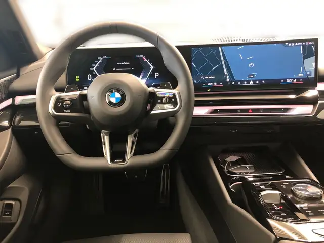 BMW 5 Series view 8