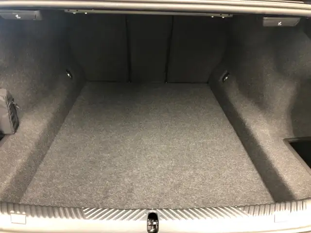 BMW 5 Series view 11