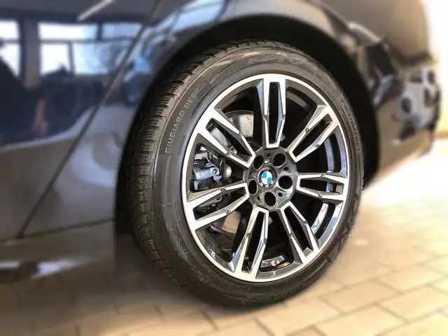 BMW 5 Series view 3
