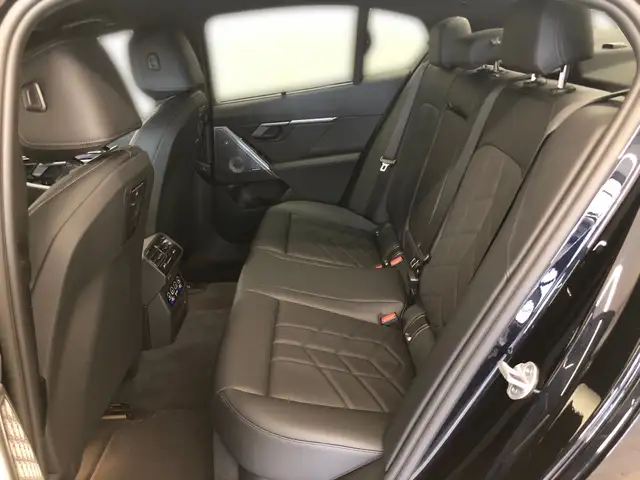 BMW 5 Series view 7