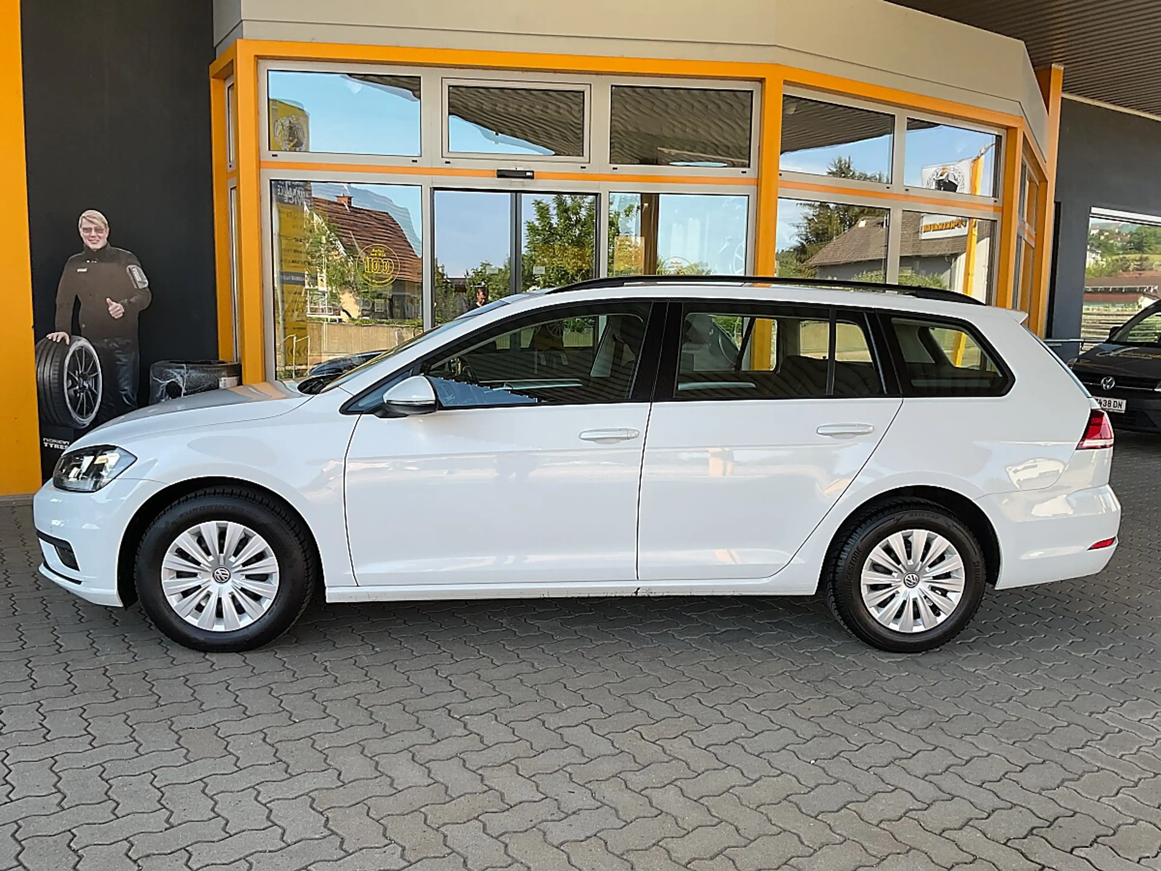 Volkswagen Golf Variant 1,6 TDI SCR**NAVI*PDC*TEMPOMAT** — photo 2