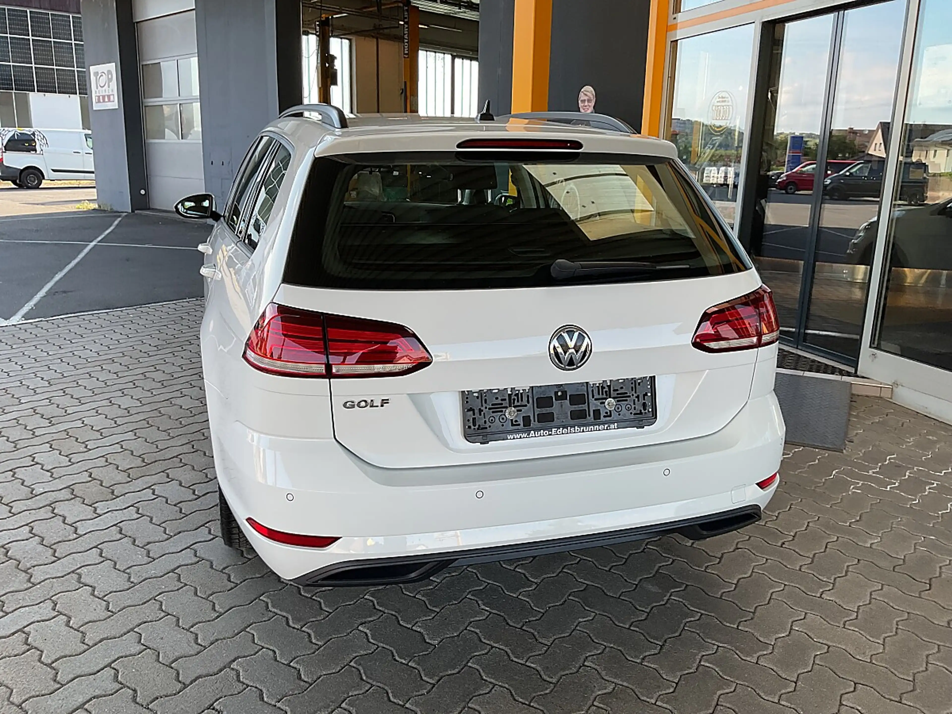 Volkswagen Golf Variant 1,6 TDI SCR**NAVI*PDC*TEMPOMAT** — photo 3