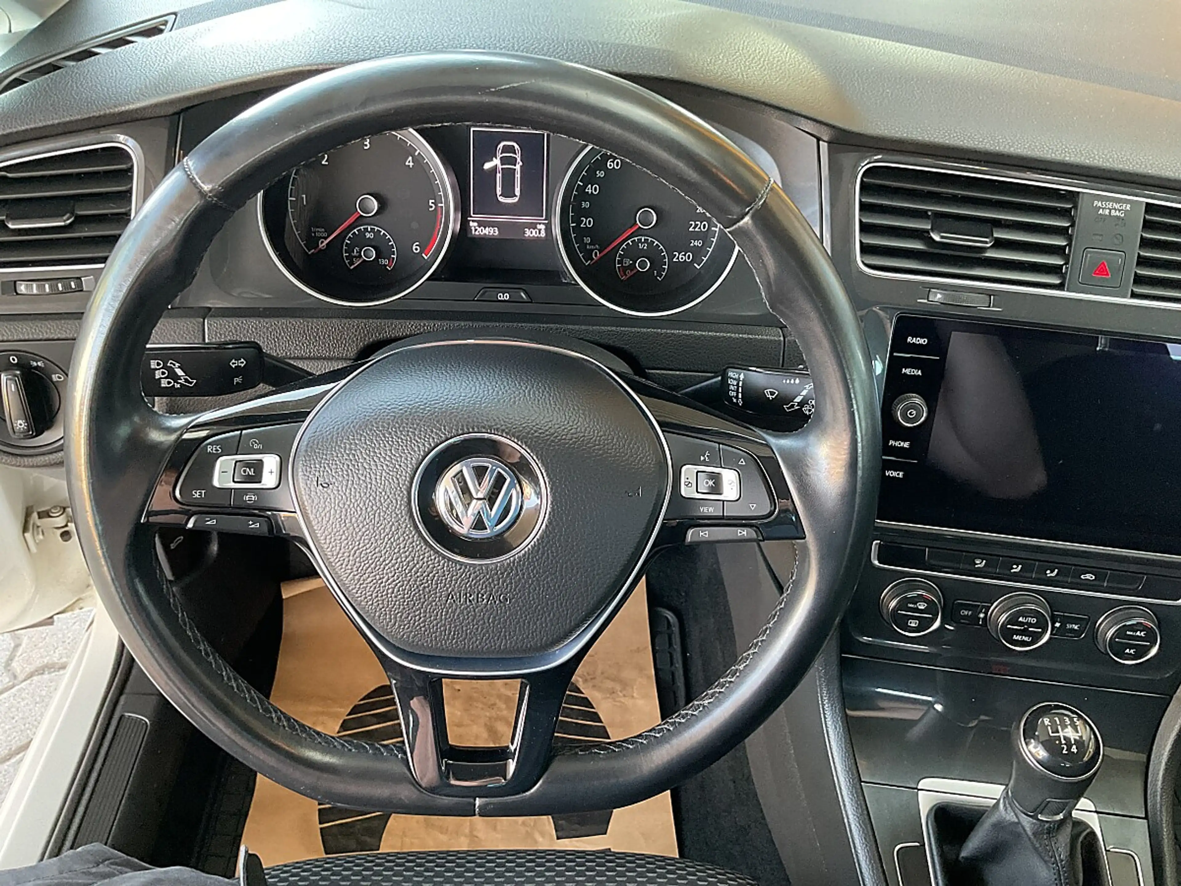 Volkswagen Golf Variant 1,6 TDI SCR**NAVI*PDC*TEMPOMAT** — photo 13