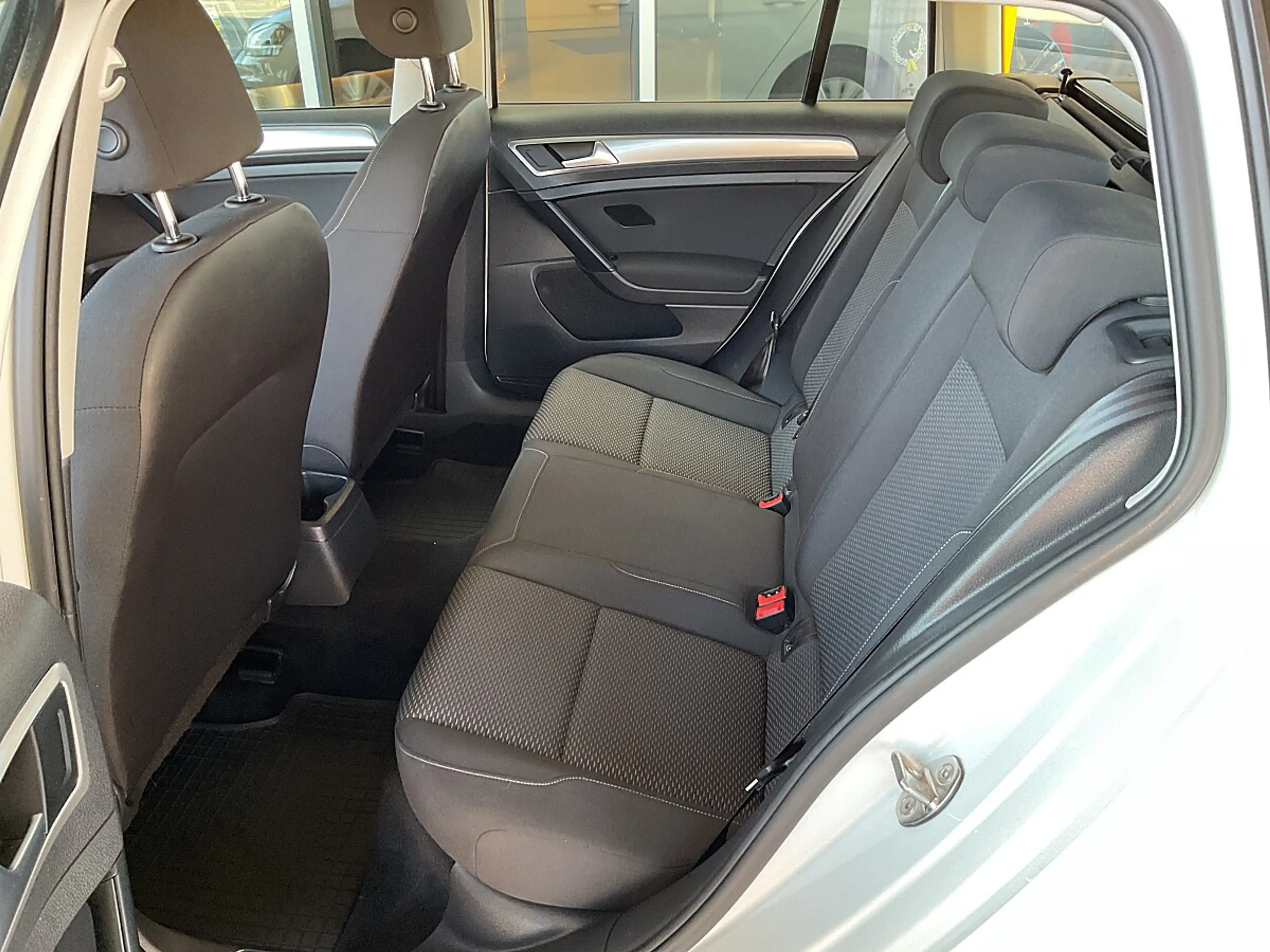 Volkswagen Golf Variant 1,6 TDI SCR**NAVI*PDC*TEMPOMAT** — photo 9