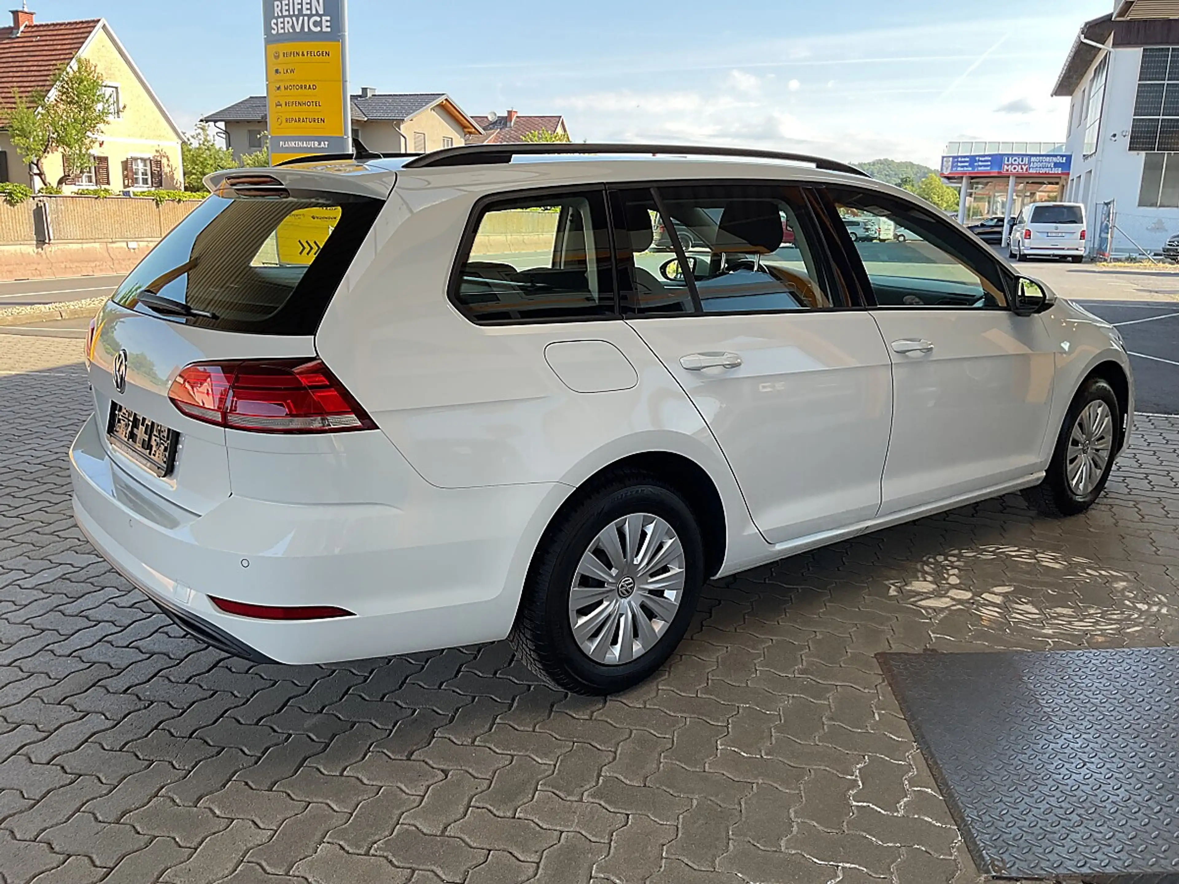 Volkswagen Golf Variant 1,6 TDI SCR**NAVI*PDC*TEMPOMAT** — photo 4