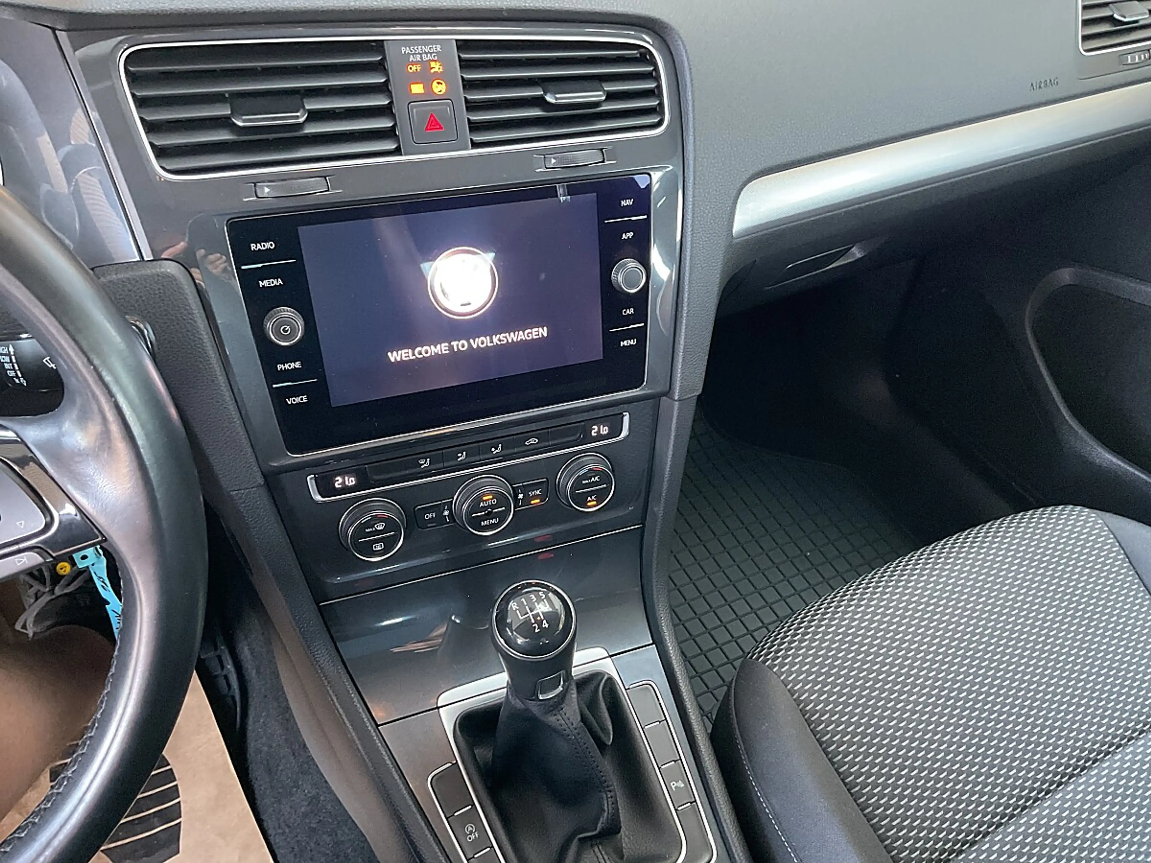 Volkswagen Golf Variant 1,6 TDI SCR**NAVI*PDC*TEMPOMAT** — photo 14