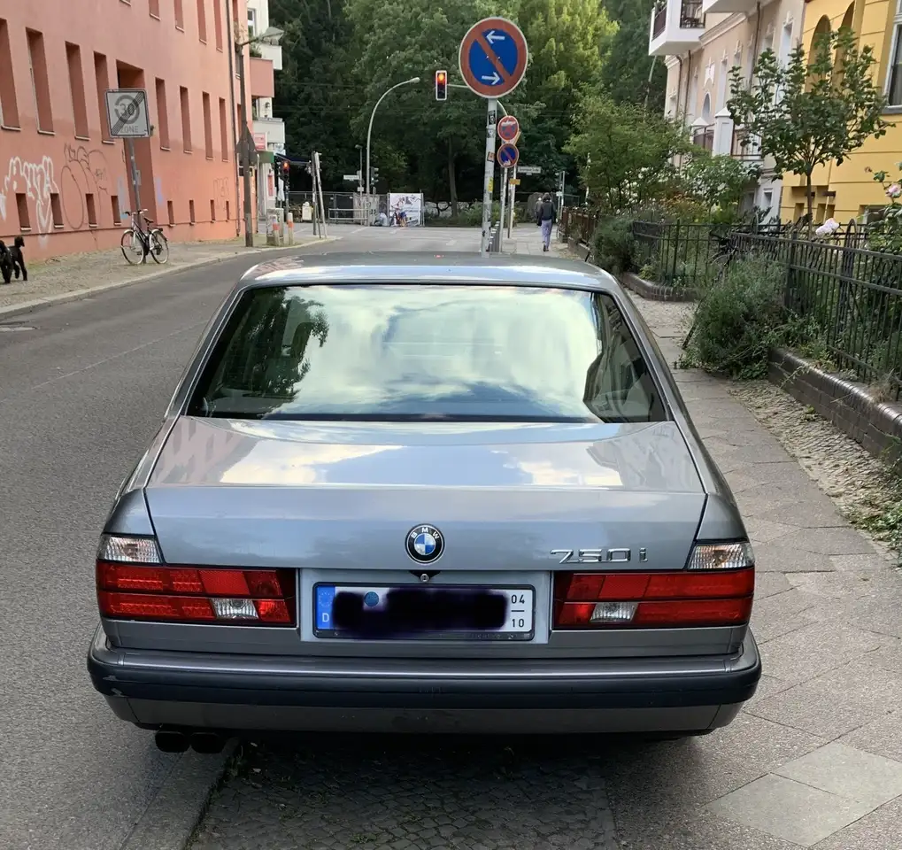 BMW 750