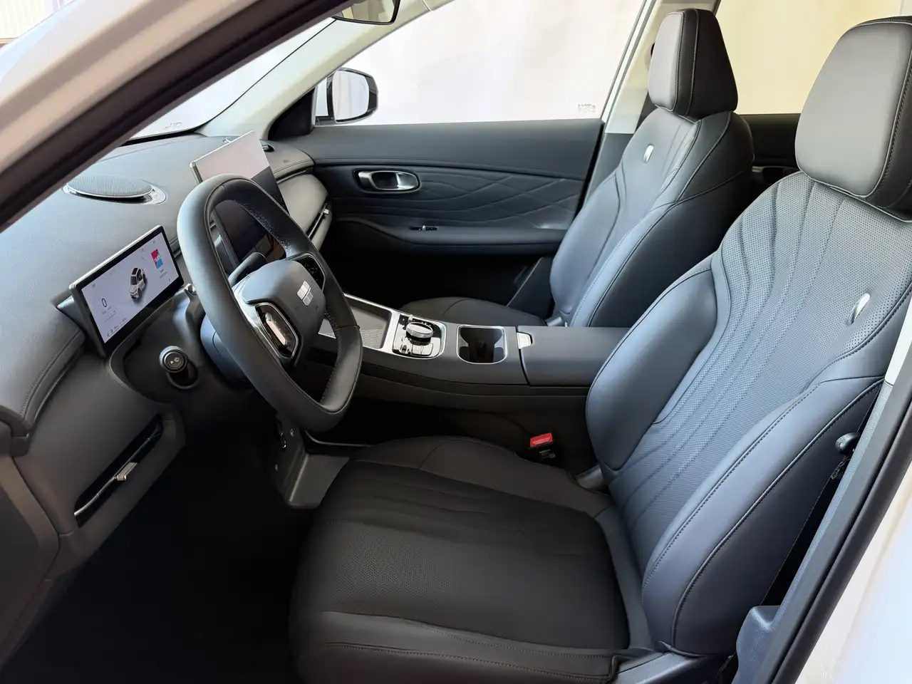 Geely Starray EM-i 2026 — фото 12
