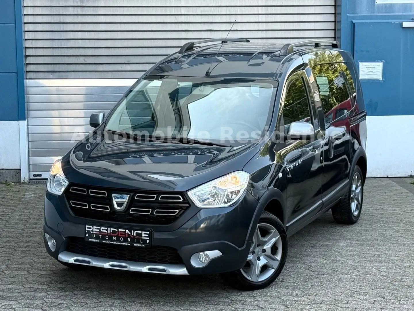 Dacia Dokker Stepway 1.6*TEMP*KLIMA*NAVI*PDC*MFL*RFK*1 Grau - 1