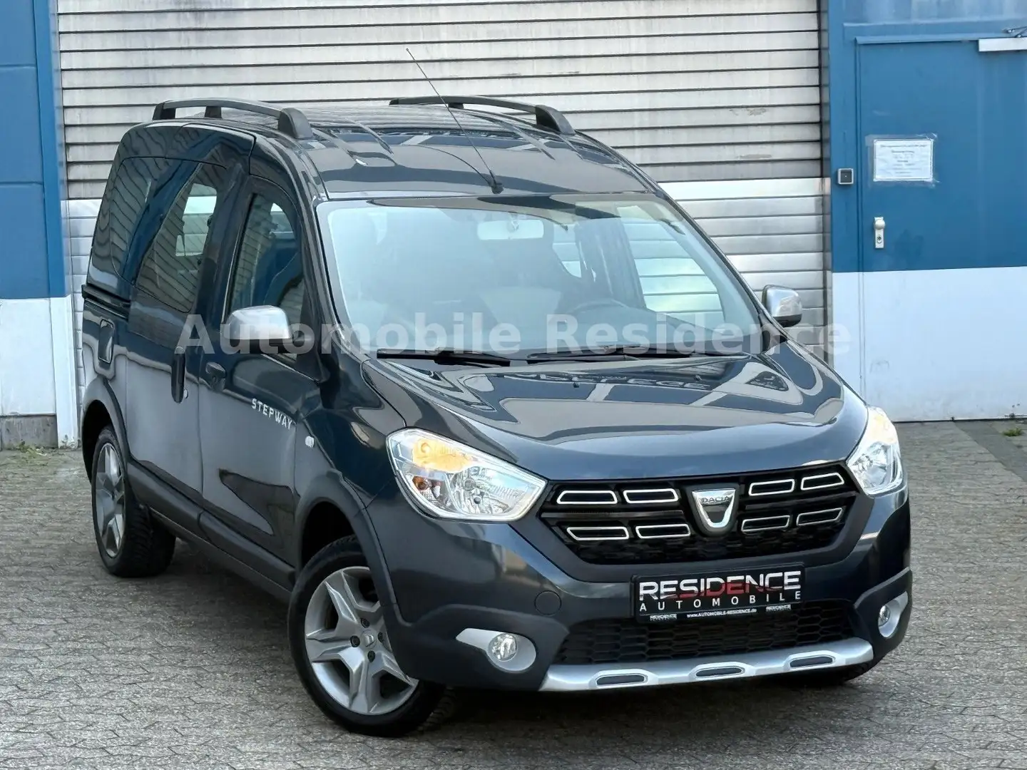 Dacia Dokker Stepway 1.6*TEMP*KLIMA*NAVI*PDC*MFL*RFK*1 Grau - 2