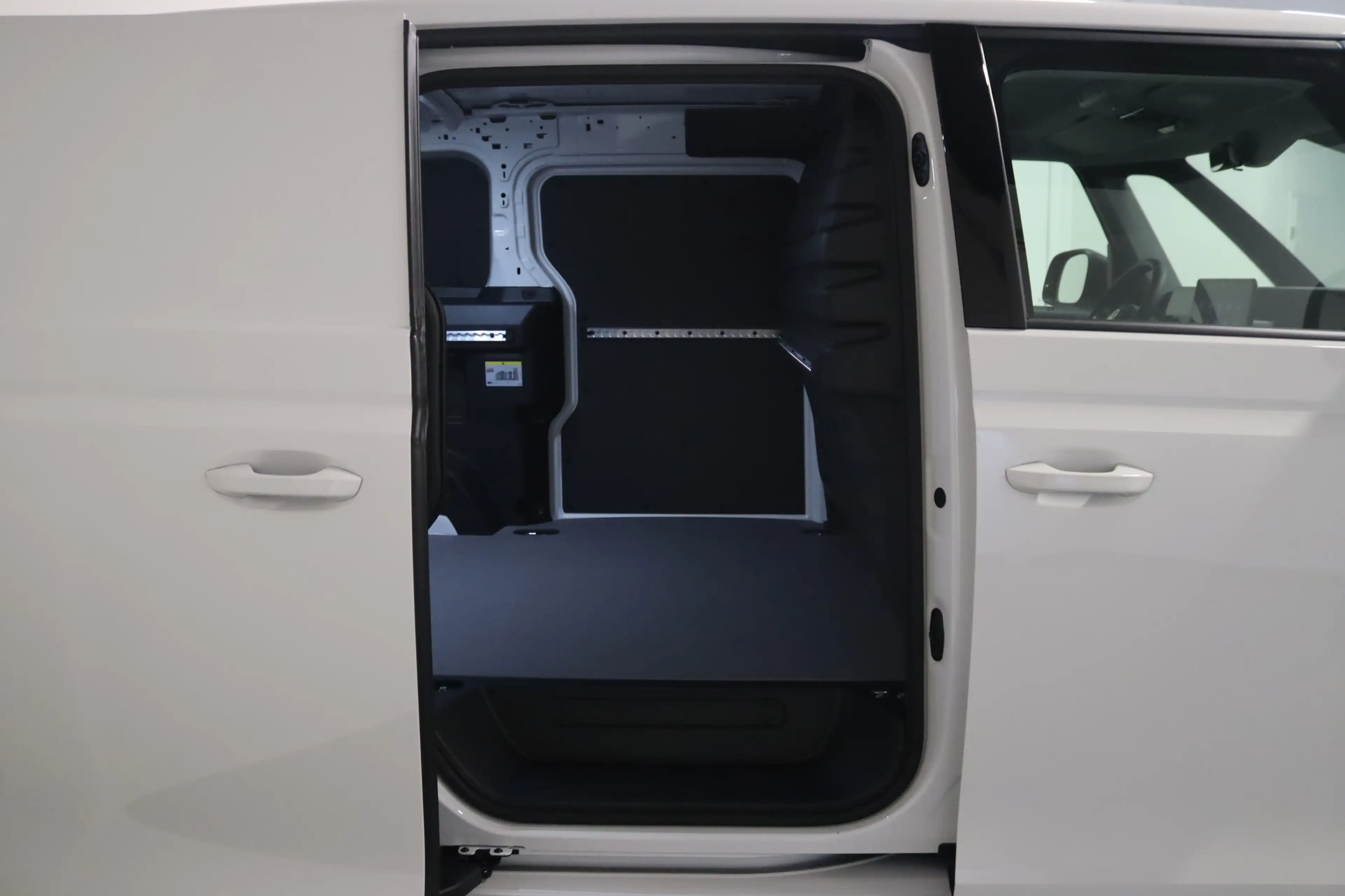 Volkswagen ID. Buzz Cargo Pro 84 kw h 4M-LED-KAM-AHK-SOFORT — photo 12