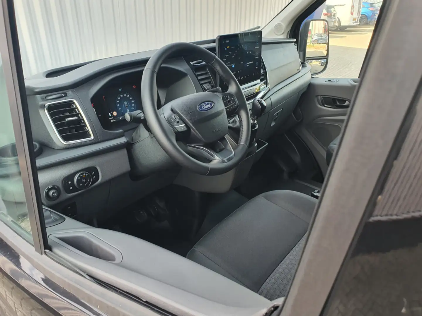 Ford Transit 350 2.0 165 pk TDCI L3H2 Limited | € 7.080,- Voorr Noir - 2