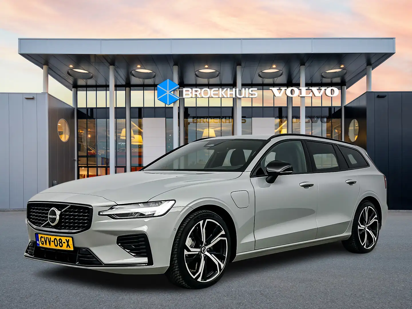 Volvo V60 T6 Recharge AWD Plus Dark | 19" | Sportstoelen | 3 Grijs - 1