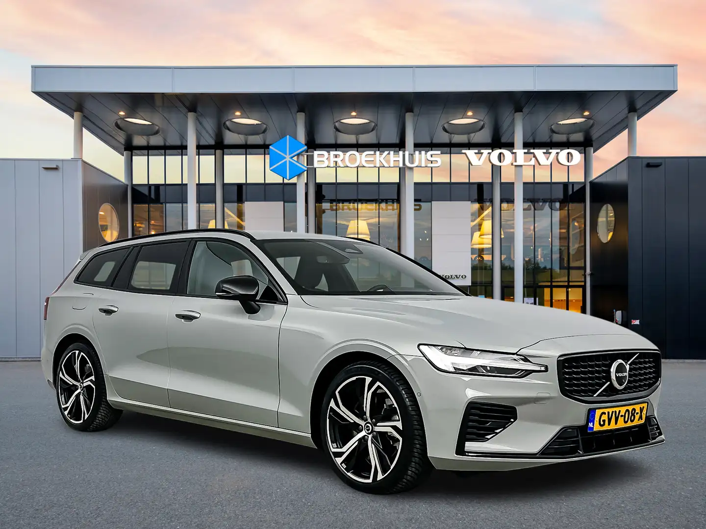 Volvo V60 T6 Recharge AWD Plus Dark | 19" | Sportstoelen | 3 Grijs - 2