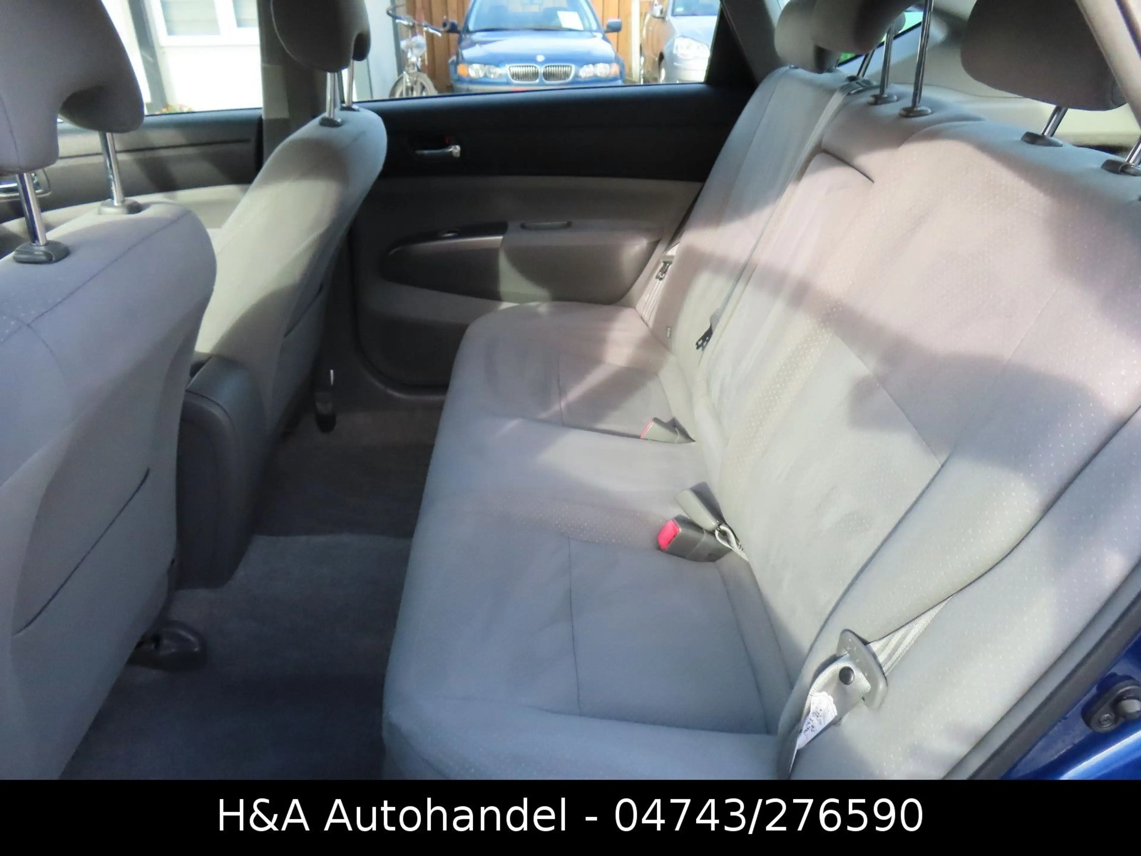 Toyota Prius Sol — photo 12