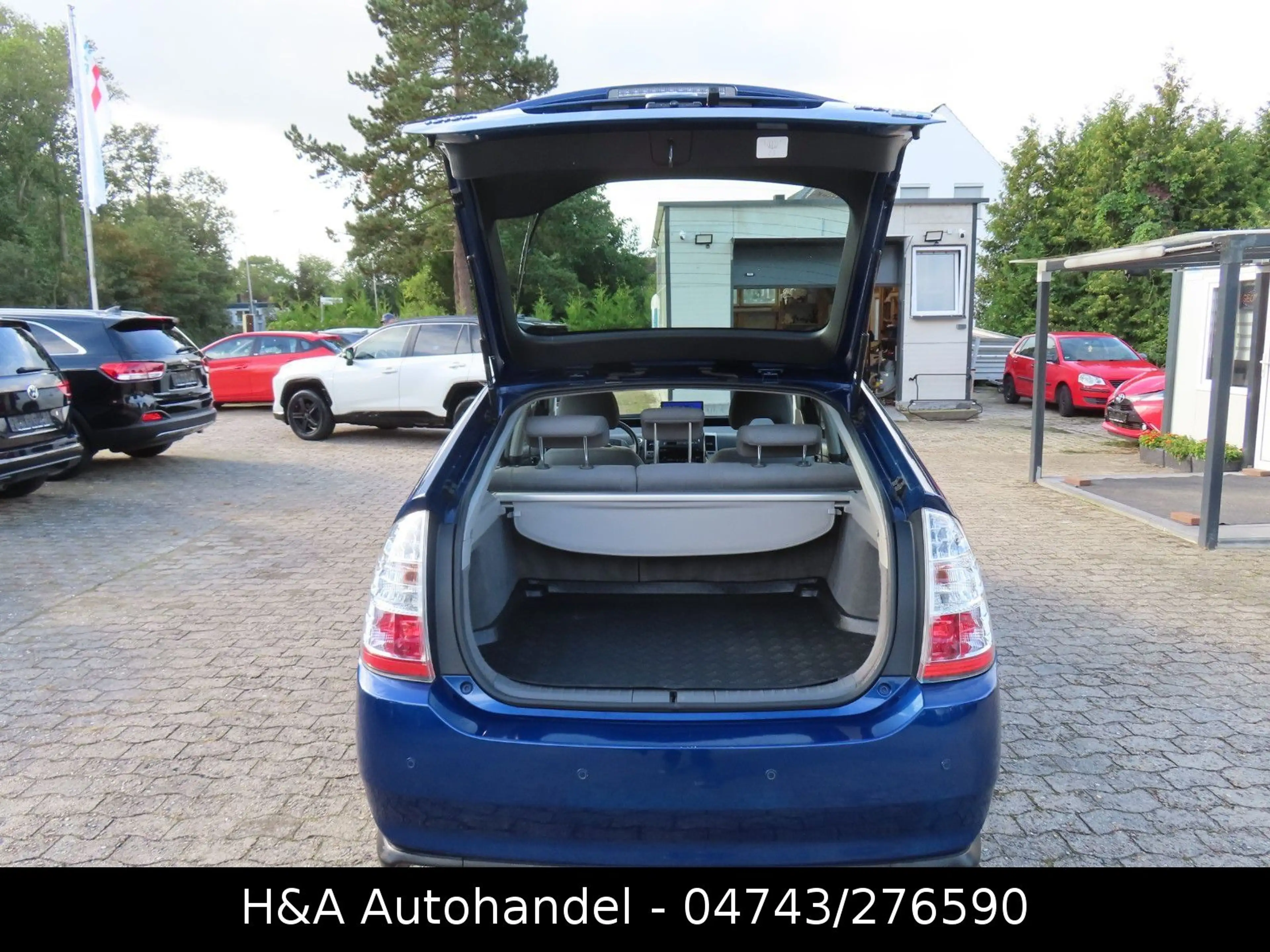 Toyota Prius Sol — photo 10