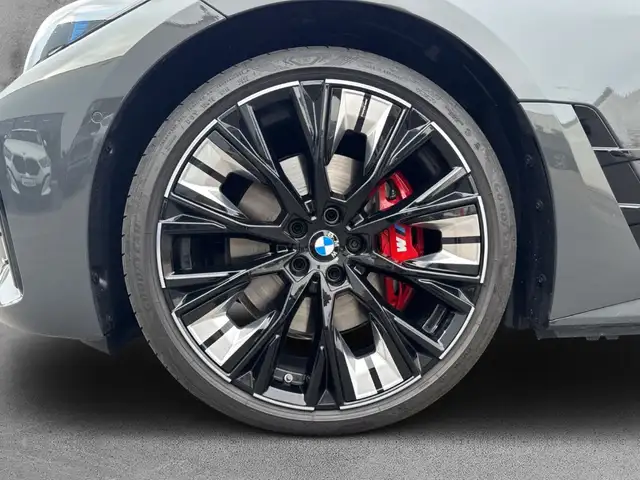BMW i4 view 7