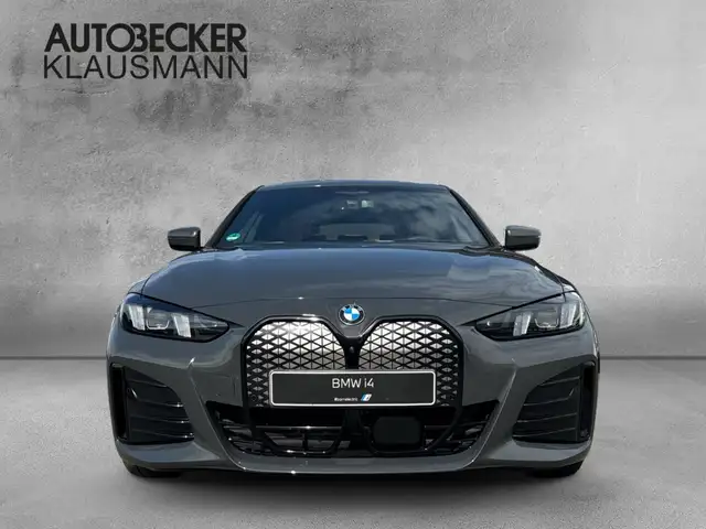 BMW i4 view 5