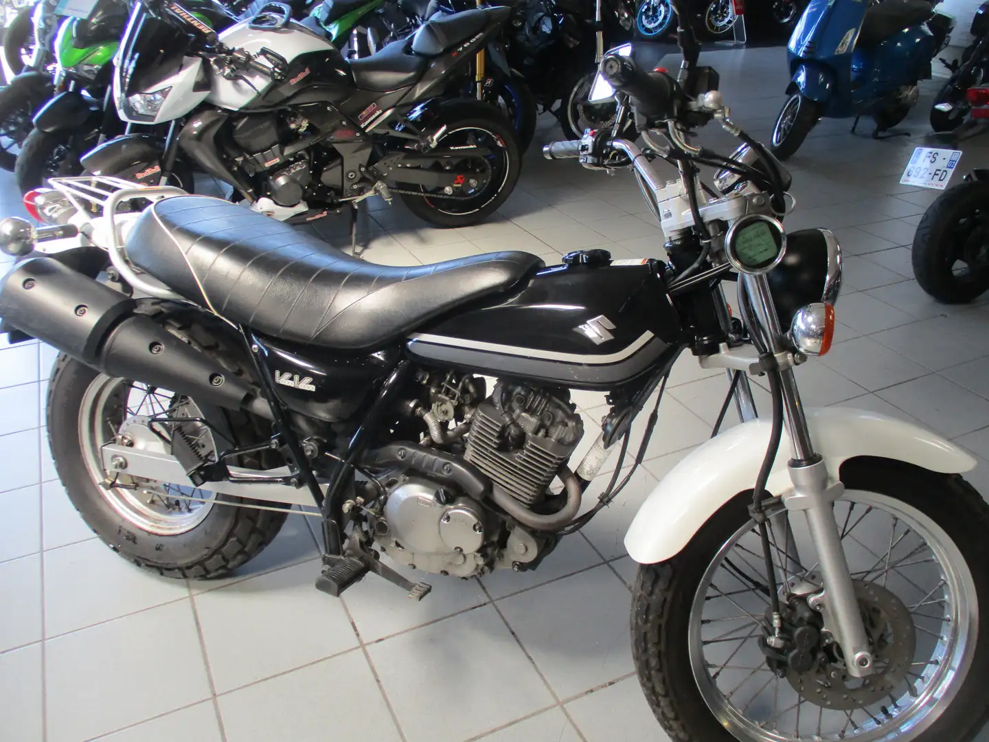 Suzuki VanVan 125 Noir - 1