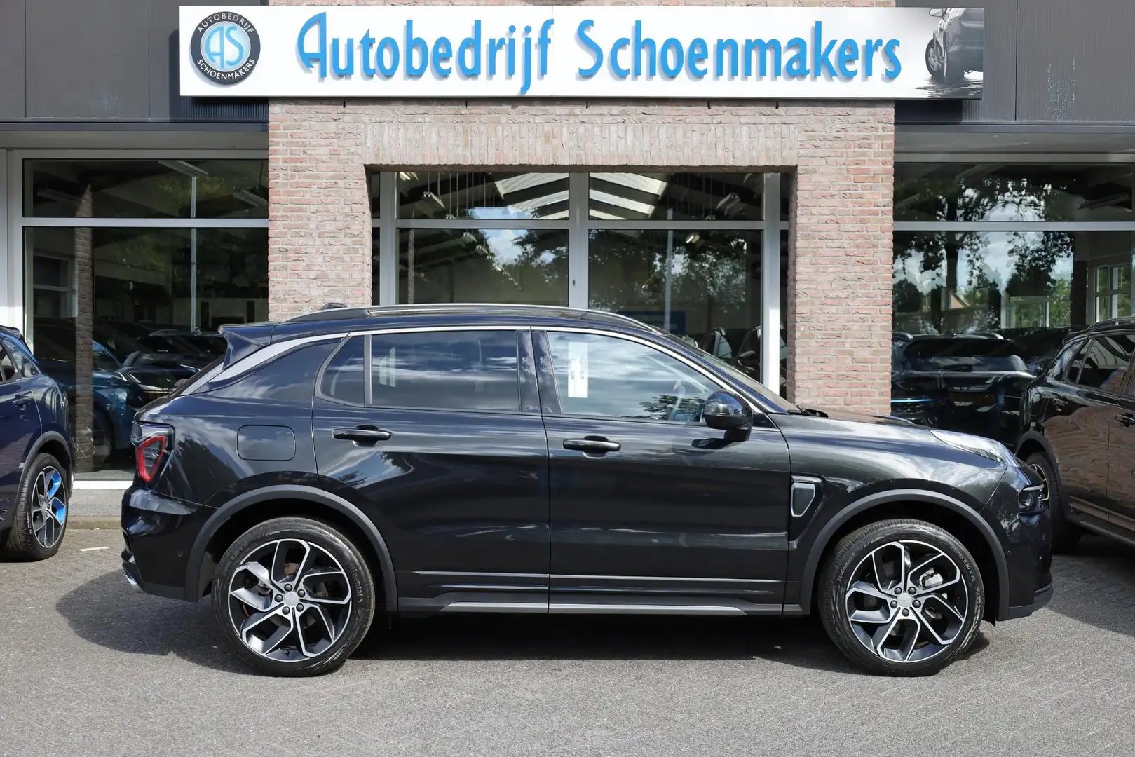 Lynk & Co 01 1.5 261PK! LUXURY-LINE! 360-CAMERA PANO/SCHUIF INF Schwarz - 2