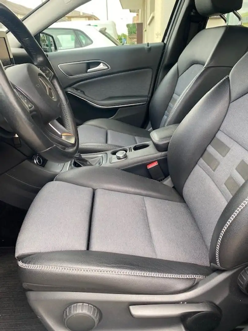 Mercedes-Benz GLA 180 GLA 180 d Sport Nero - 2