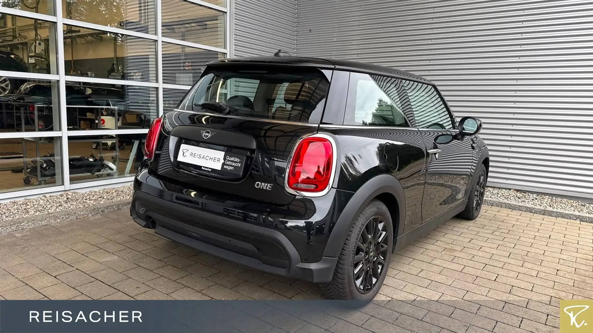 MINI One One Classic-Trim Navi DAB LED Sportsitz PDC 16" Schwarz - 2