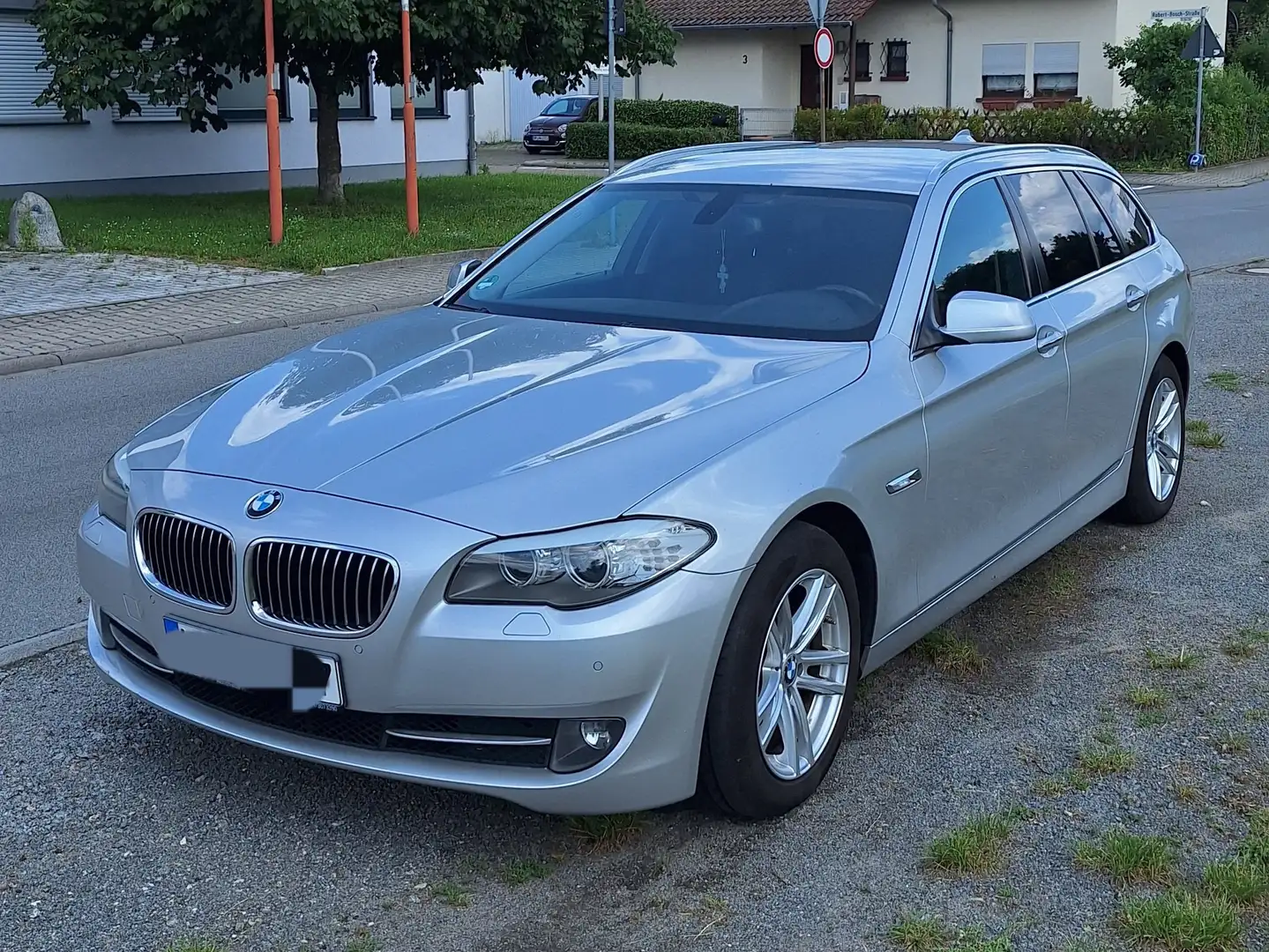 BMW 520 520d Touring Sport-Aut. Silber - 2