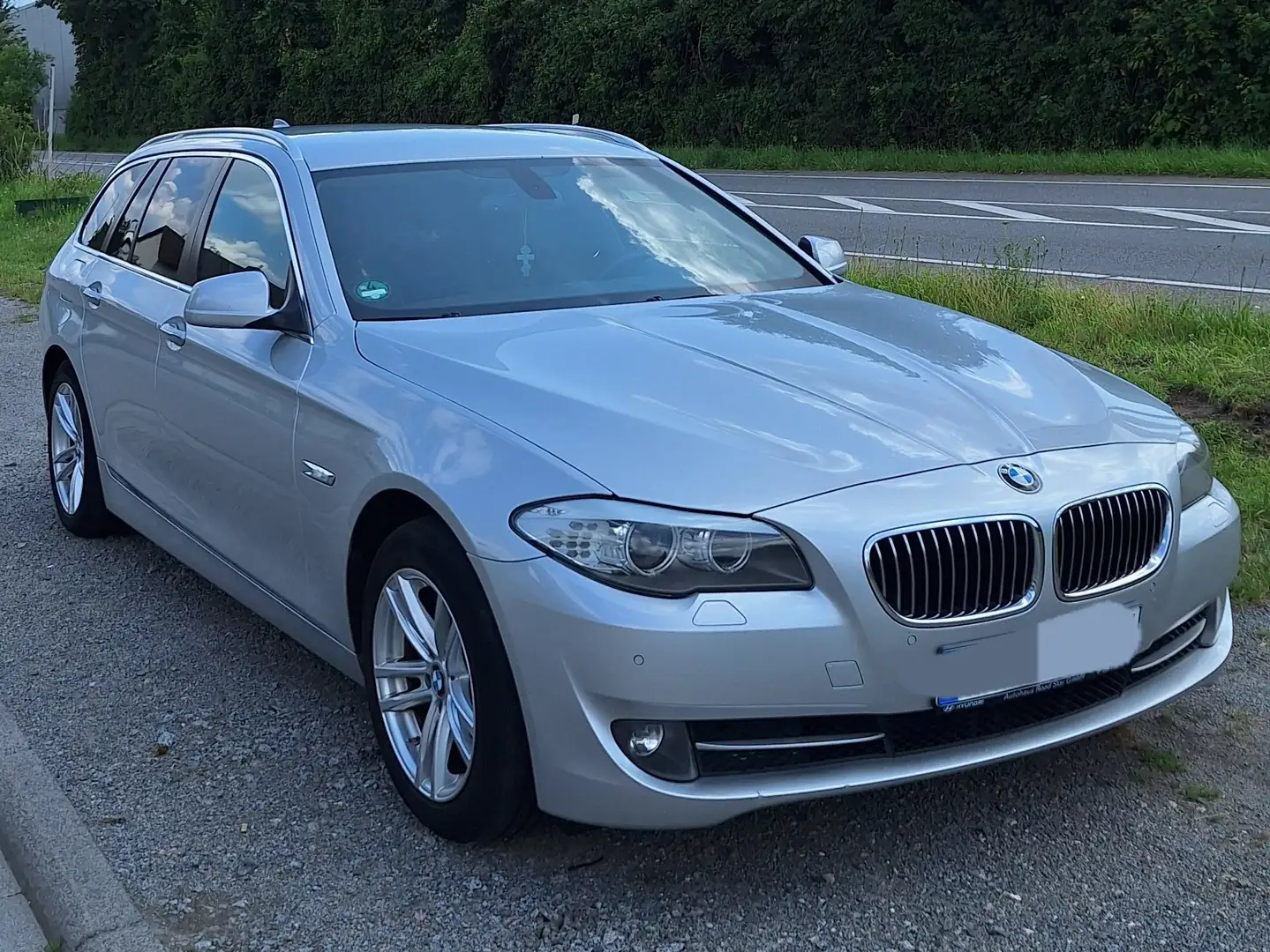 BMW 520 520d Touring Sport-Aut. Silber - 1