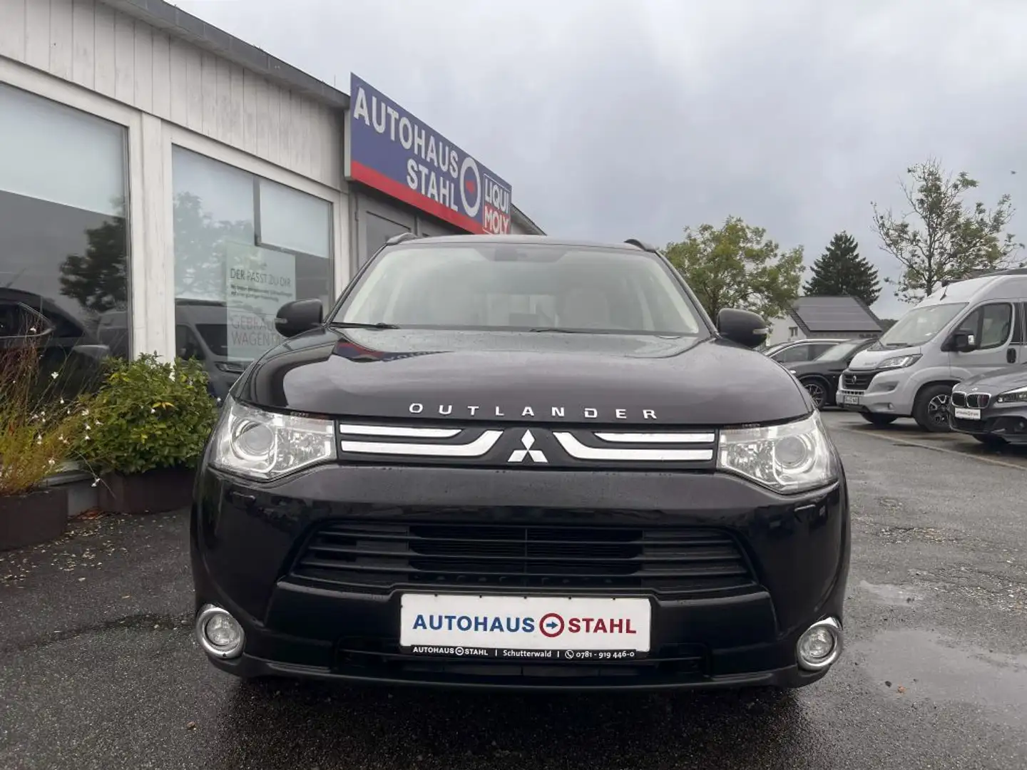 Mitsubishi Outlander 2.2 DI-D 4WD Automatik Instyle Schwarz - 2