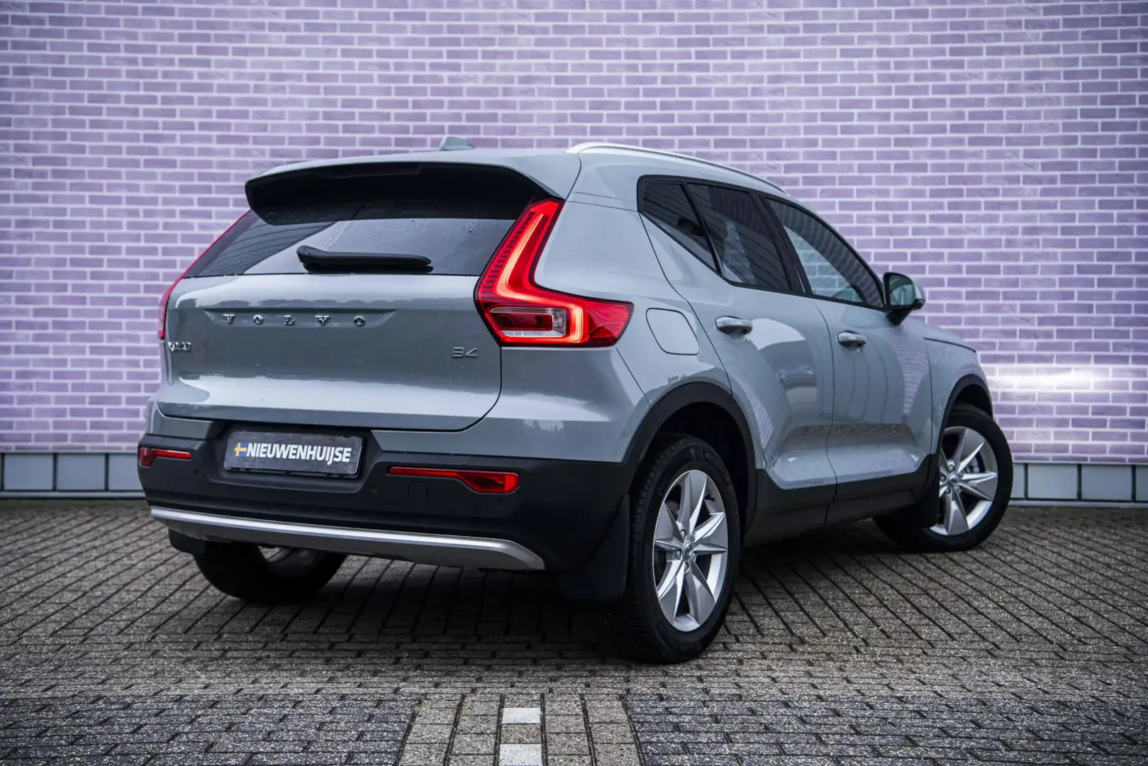 Volvo XC40 2.0 B4 Core | Trekhaak | Adaptieve Cruise Control Grijs - 2