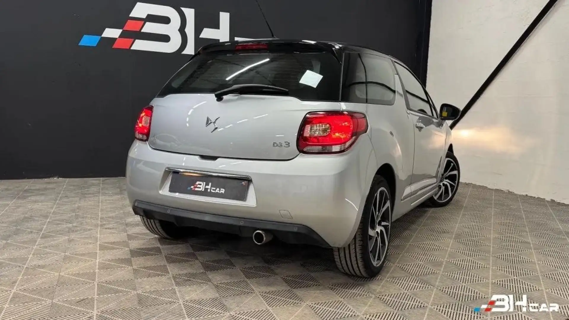 Citroen DS 3 1.2 PURETECH 80 SOCHIC - 2017 - 110000km - Distrib, catalyseur, CT OK Gris - 2