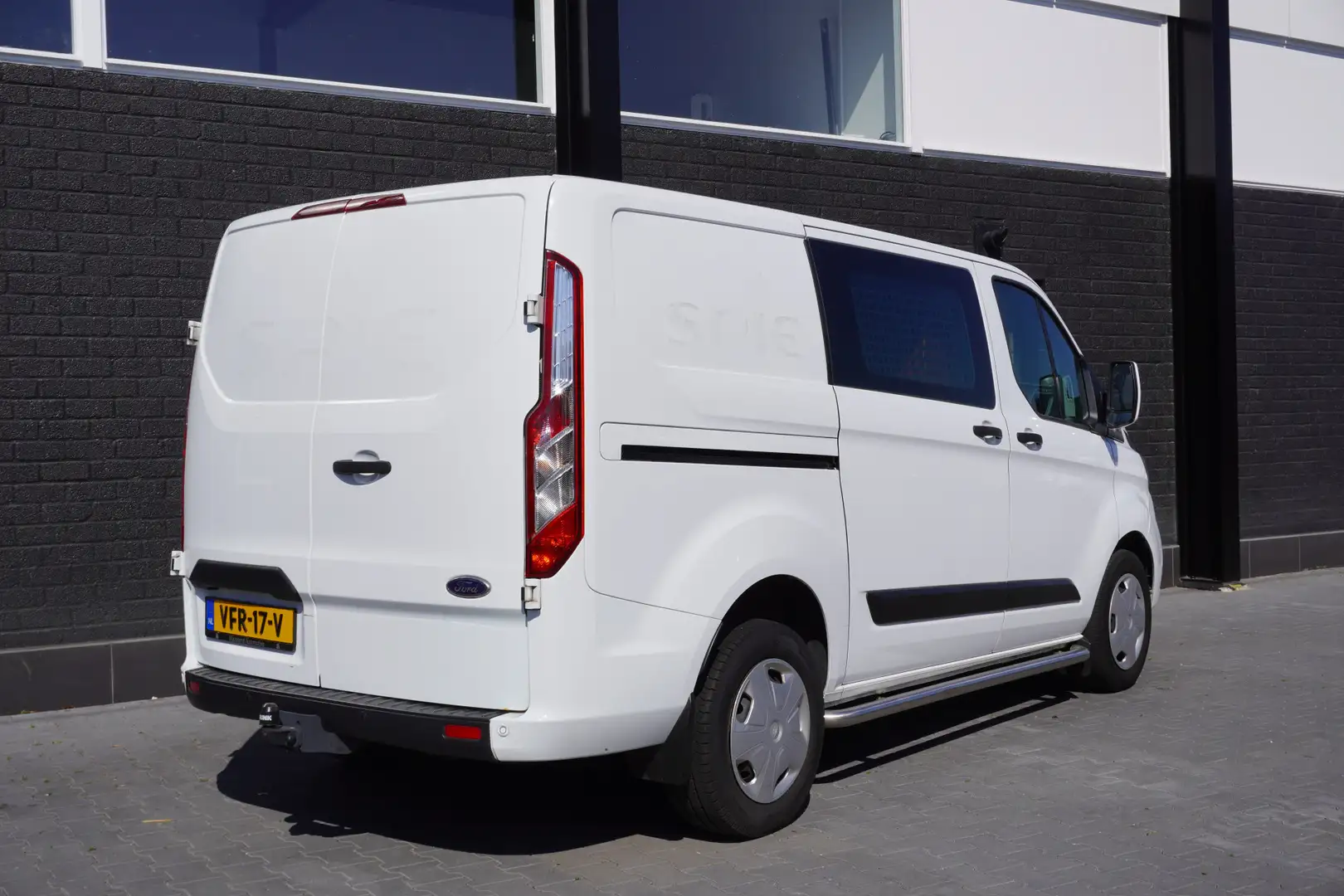 Ford Transit Custom 2.0 TDCI 130PK EURO 6 - Airco - Navi - Cruise - € Wit - 2