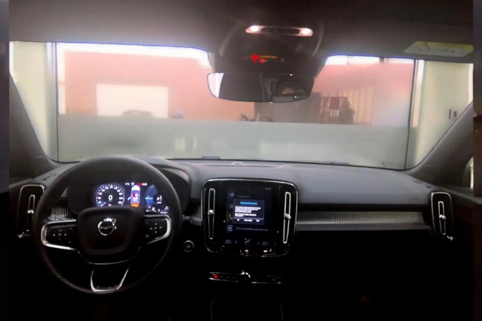 Volvo XC40 1.5 T4 155kW/211pk DCT7 Recharge R-Design PANORAMA Zwart - 2