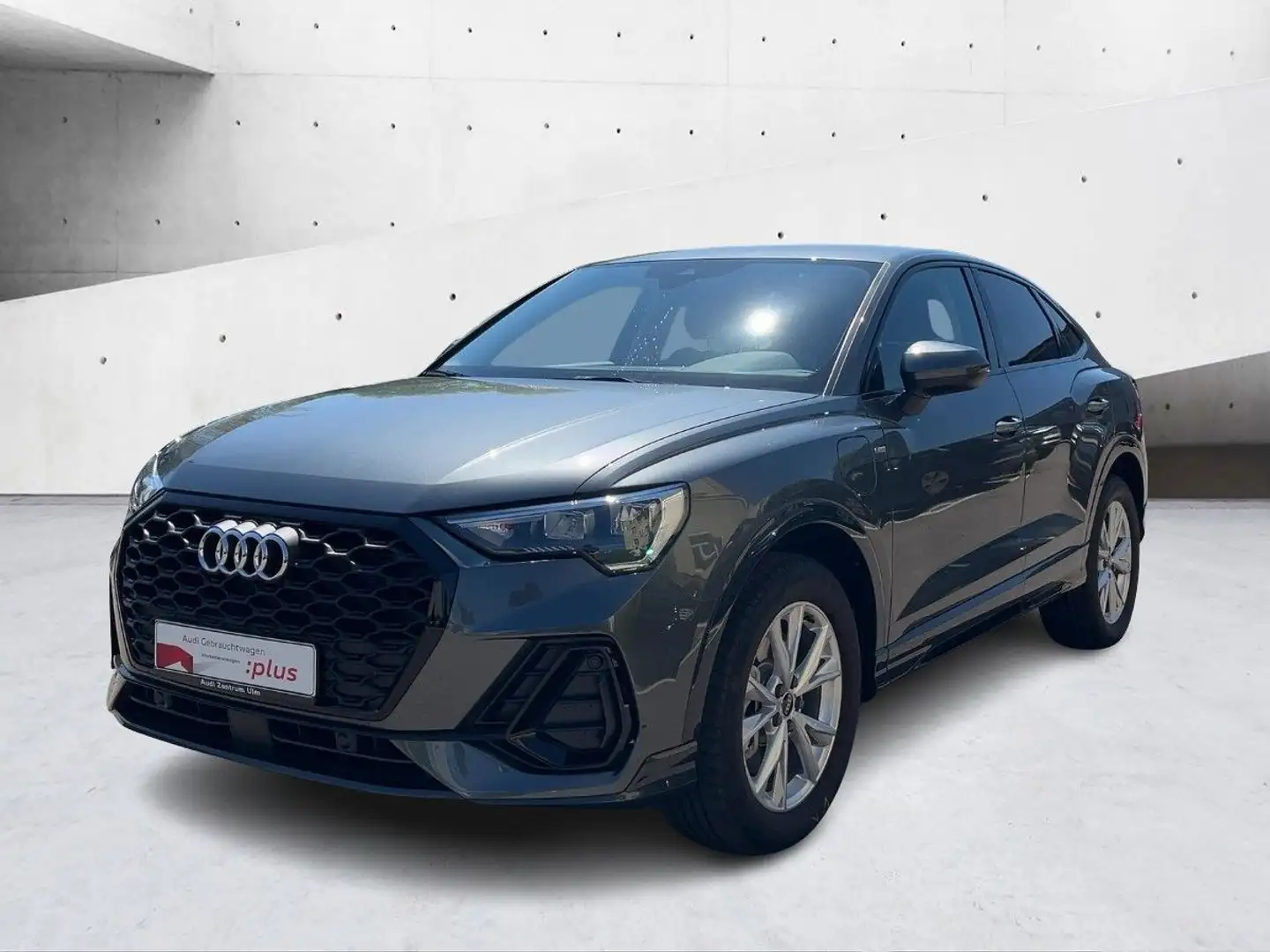 Audi Q3 S-Line 45 TFSI e S tronic AHK NAV+ Grau - 2