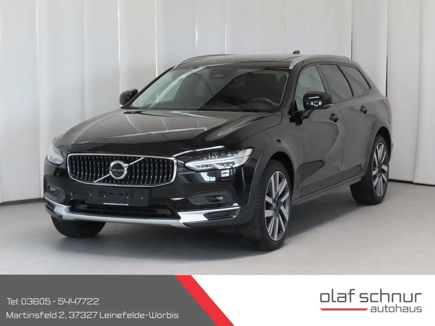 Volvo V90 Cross Country 2.0 Pro AWD Momentum Чорний - 1